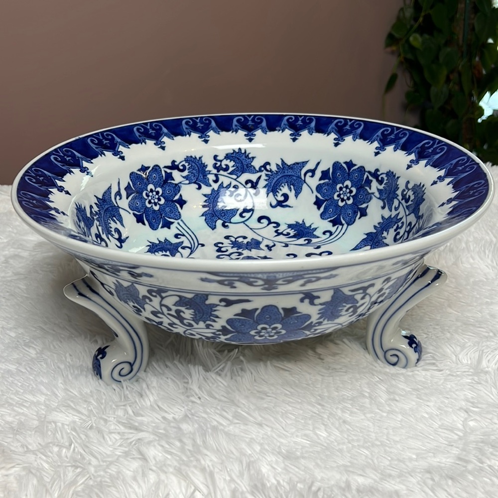 Blue and white bowl with feet